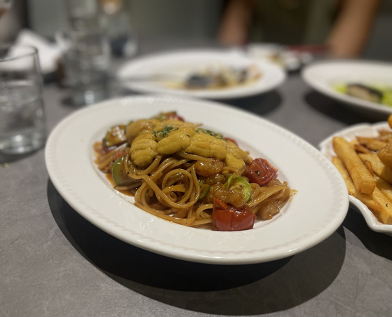 Pasta with sea urchin at Filleter in southern Seoul's Gangnam District [LEE SUN-MIN]