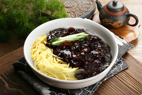 A bowl of jjajangmyeon, noodles with black bean sauce [JOONGANG PHOTO]