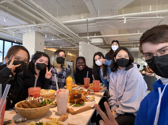 Students on a Culinary Crème restaurant tour [PELIN AKAYA]