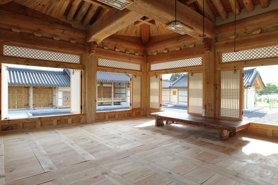 The traditional Korean hanok-style Etiquette Training Institute, where Korean culture classes are offered to international students in the university [GYEONGSANG NATIONAL UNIVERSITY]