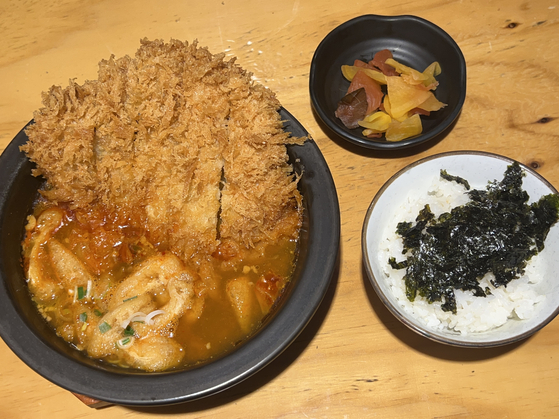 Doncheondong Sikdang's kimchi nabe [LEE TAE-HEE]