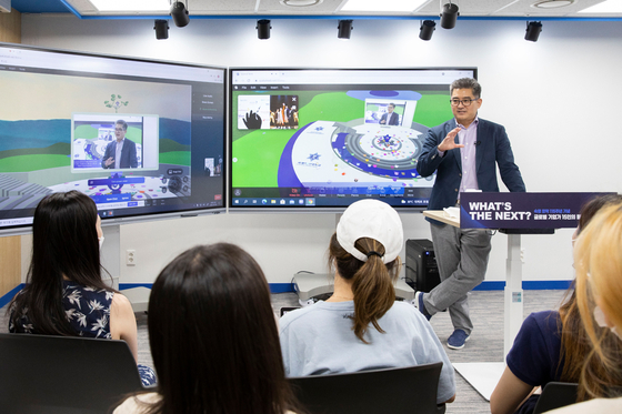 John Suh, former CEO of LegalZoom, an online legal technology company, giving a special lecture about start-ups to Sookmyung Women's University students in 2021 as part of an entrepreneurship lecture series [SOOKMYUNG WOMEN' S UNIVERSITY]