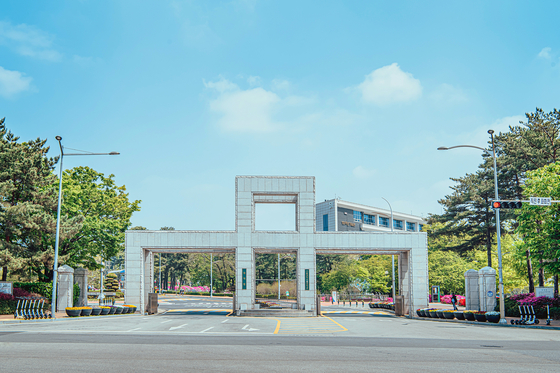 The entrance of SeoulTech [SEOUL NATIONAL UNIVERSITY OF SCIENCE AND TECHNOLOGY]