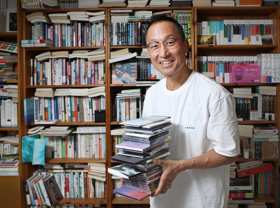 Music critic Seo Jeong Min-gap poses for photos after an interview with the Korea JoongAng Daily in his residence in northern Seoul on June 30. [PARK SANG-MOON]