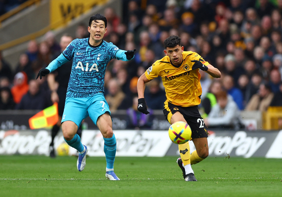 Tottenham Hotspur's Son Heung-min in action against Wolverhampton Wanderers' Matheus Nunes during a Premier League game at Molineux in Wolverhampton, England on Saturday.  [REUTERS/YONHAP]