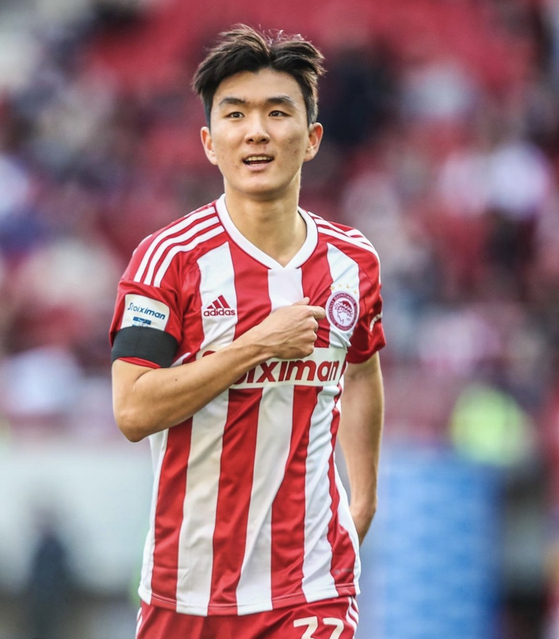 Hwang In-beom celebrates in a photo uploaded to the official Olympiacos Instagram account on Sunday. Hwang scored goal No. 3 in Olympiacos' 6-0 rout of Levadiakos at home at Karaiskakis Stadium in Piraeus, Greece.  [SCREEN CAPTURE]