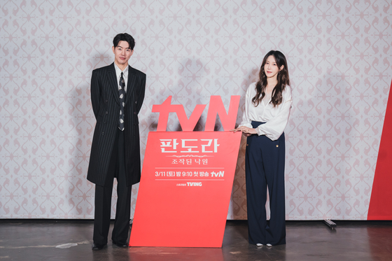 Actors Lee Sang-yoon, left, and Lee Ji-ah, right, the main leads of a new tvN drama series ″Pandora: Beneath the Paradise″ [TVN]