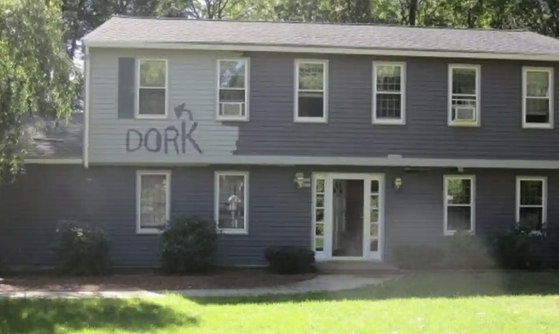 A picture of Sasha Alex Sloan's family house in Boston she took in 2019 went viral on Reddit, leading to a music contract two weeks after. [SCREEN CAPTURE]