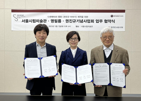 Production company MyungFilms signed a memorandum of understanding on Tuesday with the Seoul Museum of Art (SeMA) and the Kwon Jin Kyu Commemoration Foundation for a documentary of late sculptor Kwon Jin Kyu. [MYUNGFILMS]