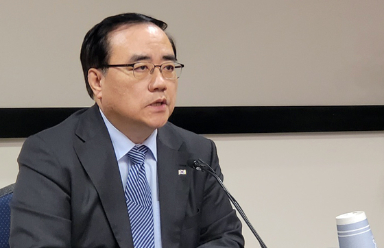 South Korean National Security Adviser Kim Sung-han speaks to reporters at the Korean Cultural Center in Washington Tuesday after talks with his U.S. counterpart, Jake Sullivan, on President Yoon Suk Yeol’s state visit to the United States next month. [NEWS1]