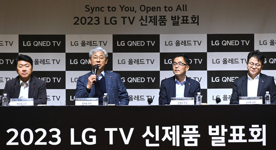 Jung Jae-chul, second from left, senior vice president at LG Electronics, speaks during a press conference held Wednesday at the company's R&D center in southern Seoul. [LG ELECTRONICS]