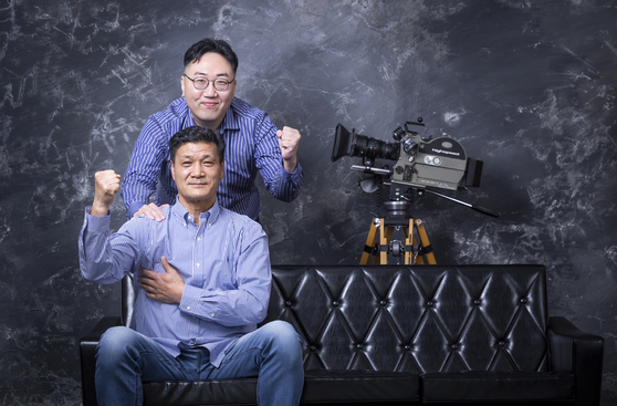 Film director Kwon Hyeok-jae, top, and boxer Park Si-hun met with the JoongAng Ilbo on Feb. 24 at a photo studio in Gangnam District, southern Seoul. [JOONGANG ILBO]