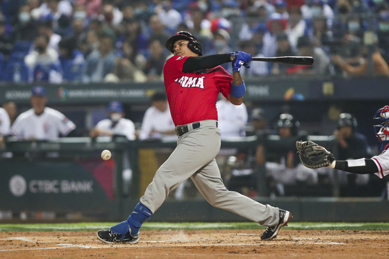 Ruben Tejada of Panama in action during a game against Taiwan in the World Baseball Classic at Taichung Stadium in Taichung, Taiwan on Wednesday.  [EPA/YONHAP]