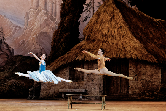 Gilbert and Hugo Marchand play Giselle and Albrecht. [AGATHE POUPENEY] 