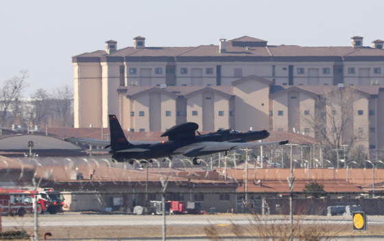 A U-2S high-altitude reconnaissance aircraft takes off from Osan Air Base in Pyeongtaek, Gyeonggi, Monday, as the South Korea-U.S. Freedom Shield military exercise kicked off for an 11-day run. [NEWS1]
