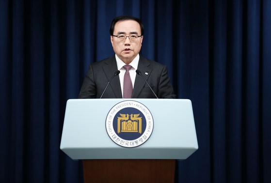 National Security Adviser Kim Sung-han gives a briefing on President Yoon Suk Yeol's two-day visit to Japan later this week at the Yonsan presidential office in central Seoul Tuesday. [NEWS1]