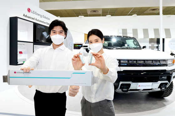 LG Energy Solution unveil its various type of Long Cell battery and GMC Hummer EV that uses pouch-type batteries is shown up. [LG ENERGY SOLUTION] 