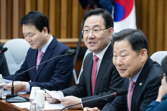 People Power Party floor leader Joo Ho-young, center, speaks at a party meeting at the National Assembly in western Seoul on Tuesday. [NEWS1] 