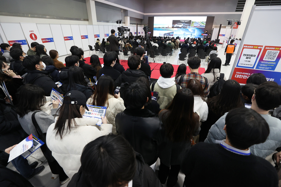 Jobseekers participate at a hiring event in southern Seoul on March 2. [YONHAP]