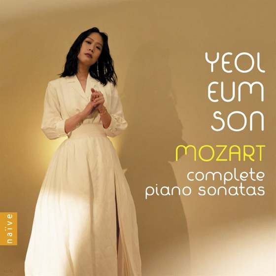 The album cover of Son's new release, "Mozart Complete Piano Sonatas" [NAIVE] 