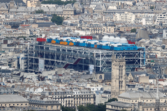 An aerial view shows the Centre Pompidou modern art museum, also known as Beaubourg, and rooftops of residential buildings in Paris, France, July 8, 2016. [REUTERS]