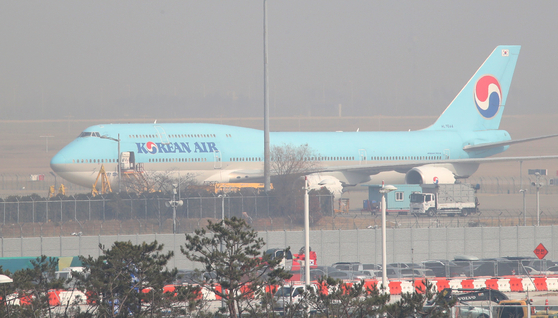 A Korean Air aircraft at Incheon International Airport on March 10. [NEWS1]