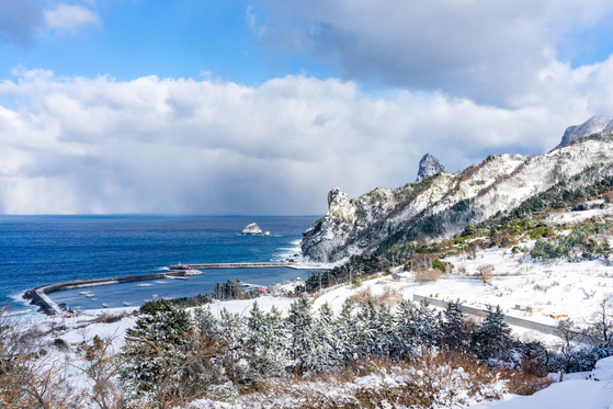 The stunning landscape at Ulleung Island is worth visiting during the winter time. [BAEK JONG-HYUN]