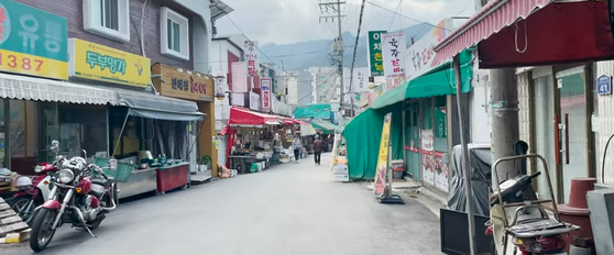 Baekwoon Market appears in ″Squid Game″. [SCREEN CAPTURE]