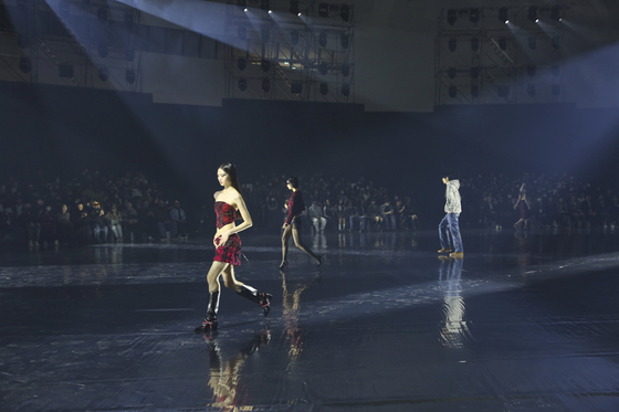 Louis Vuitton stages its first major show in South Korea - Local