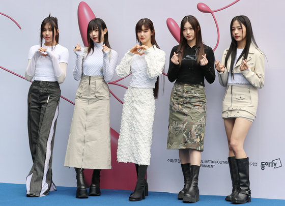 Girl group NewJeans poses on March 15 at the Dongdaemun Design Plaza in central Seoul, ahead of ul:kin's opening show for Seoul Fashion Week. [YONHAP]