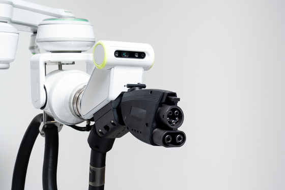 Hyundai's EV charging robot comes with a camera that calculates the location and angle of the charging port. [HYUNDAI MOTOR]