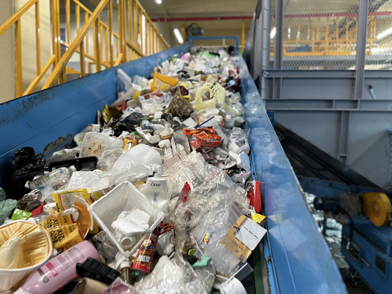 Plastic waste ride a conveyor belt to go though a sorting process in a recycling center in Dobong District, northern Seoul, on Tuesday. [CHUN KWON-PIL]
