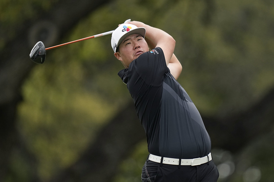 Im Sung-jae watches his drive on the eighth tee during the first round of the Dell Technologies Match Play Championship golf tournament in Austin, Texas on Wednesday.  [AP/YONHAP]
