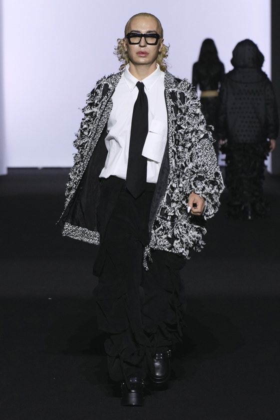 Elton Ilirjani walks the runway during the Seokwoon Yoon show at Seoul Fashion Week 2023 Fall/Winter on Thursday. Ilirjani dedicated their performance to their late father. [SEOKWOON YOON]