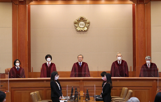 Constitutional Court President Yoo Nam-seok and other justices take their seats ahead of ruling on the constitutionality of laws weakening the prosecution's investigative powers at the court in Jongno District, central Seoul, Thursday afternoon. [JOINT PRESS CORPS] 