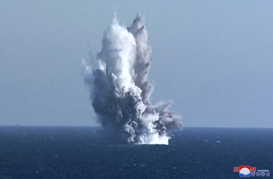 An ″underwater nuclear attack drone″ detonates off the coast of Hongwon Bay in South Hamgyong Province on Thursday in this photo released by Pyongyang's Korean Central News Agency (KCNA) on Friday. [YONHAP]