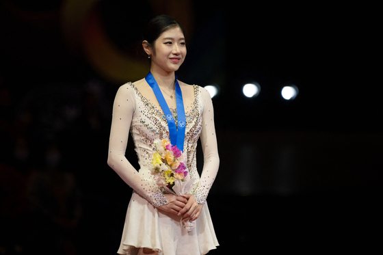 Lee Hae-in poses after receiving the silver medal at the ISU World Figure Skating Championships 2023 in Saitama, Japan on Friday. [AFP/YONHAP]