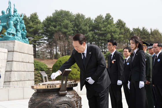 President Yoon Suk Yeol and first lady Kim Keon-hee pay respects to 55 fallen soldiers at Daejeon National Cemetery in Daejeon on Friday to mark the eighth West Sea Defense Day. [JOINT PRESS CORPS]