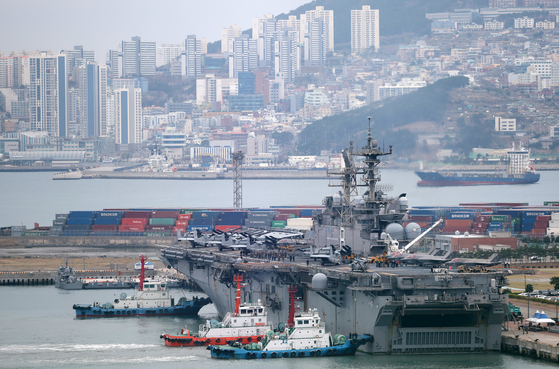 The USS Makin Island is seen docked in Busan on Wednesday. [YONHAP]