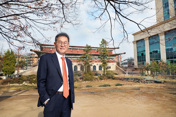 At Sejong University, English-language academic programs are provided in a wide range of fields including business, hospitality and tourism, computer engineering, applied music and public administration, said Bae Deg-hyo, the school’s president. [PARK SANG-MOON]