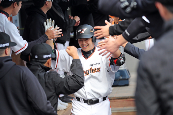 Roh Si-hwan of the Hanwha Eagles is congratulated by his teammates after hitting a home run in a spring training game against the KT Wiz at Hanwha Life Eagles Park in Daejeon on March 15.  [YONHAP]