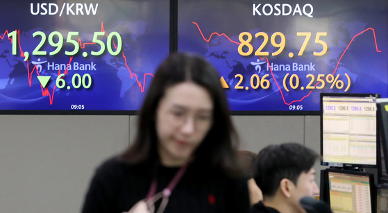 A screen in Hana Bank's trading room in central Seoul shows stock and foreign exchange markets open on Tuesday. [NEWS1]