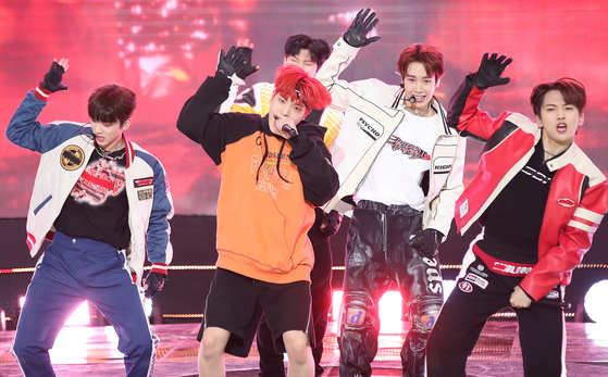 Boy band xikers performs its debut lead track "Tricky House" during Wednesday's showcase. [KQ ENTERTAINMENT]
