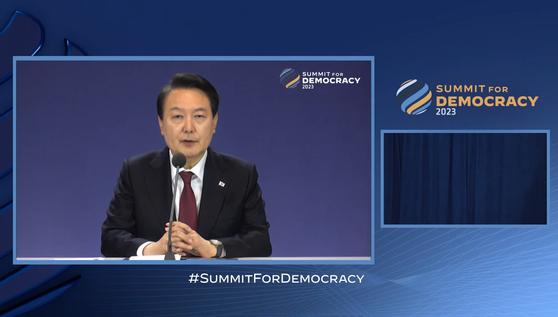 President Yoon Suk Yeol speaks at a plenary session as a co-host of U.S President Joe Biden's second Summit for Democracy from the Blue House in central Seoul Wednesday. [YONHAP]