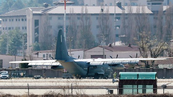 An AC-130J combat transport aircraft is parked at the Osan Air Base in Pyeongtaek, Gyeonggi on March 13, the first day of the Freedom Shield joint military exercise. [NEWS1]