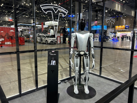 Tesla's Optimus humanoid robot on display at the Seoul Mobility Show, which kicks off on March 31 at Kintex, Gyeonggi [SARAH CHEA]