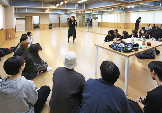 Students in an acting class at Howon University [PARK SANG-MOON]