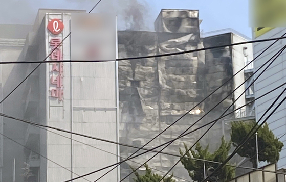 A fire broke out at a cinema building at Bupyeong District, Incheon, on Monday. [NEWS1]