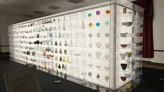 The Glass Cube Room, filled with works from glass craftspeople, is the final section of the “Another Letter to Nature" exhibition at the Culture Station Seoul 284 in central Seoul. [SHIN MIN-HEE]