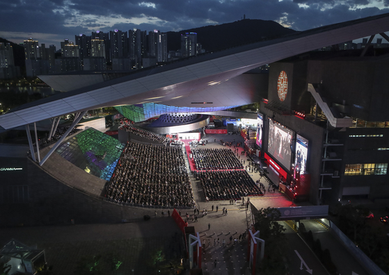 The opening ceremony of the 2022 Busan International Film Festival (BIFF) is held on Oct. 5 at the outdoor theater of Busan Cinema Center in Haeundae District, eastern Busan. [YONHAP]